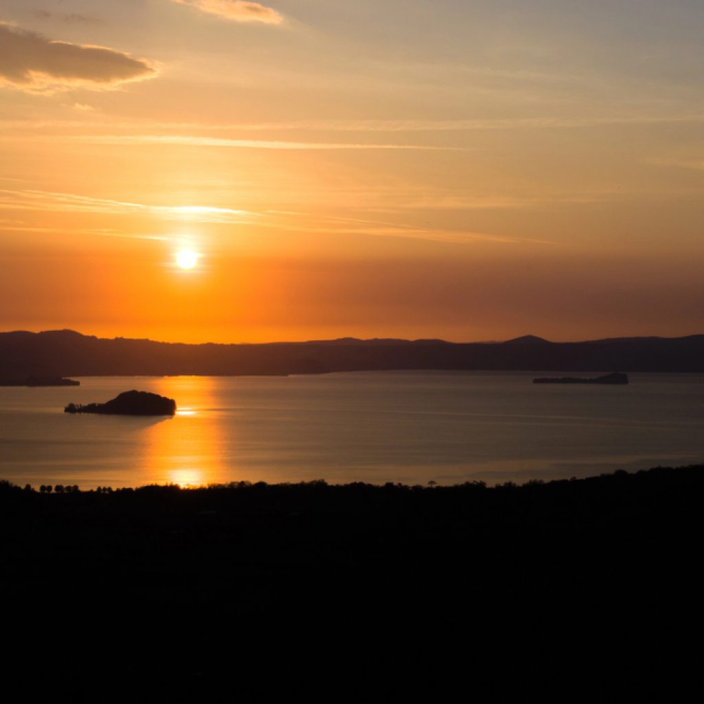 lago di bolsena tramonto