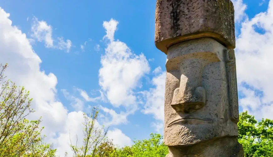 statua del moai vitorchiano