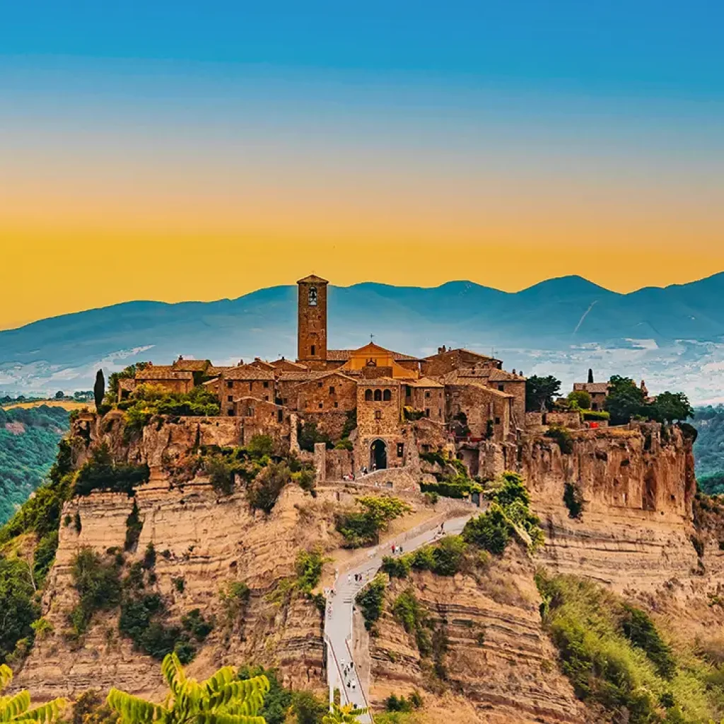 Vista panoramica di Civita di Bagnoregio, la città che muore